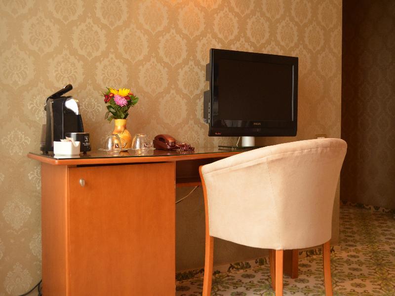 Crystal Palace 4* Bucureşti