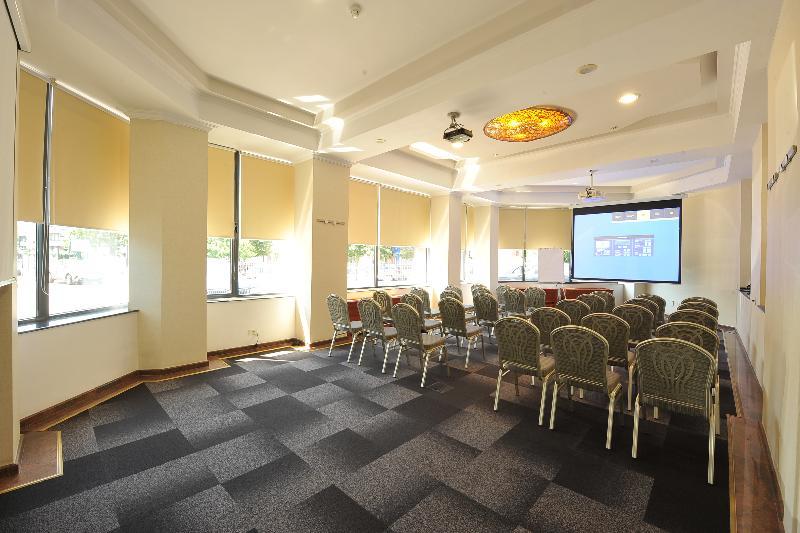 Crystal Palace Hotel 4*